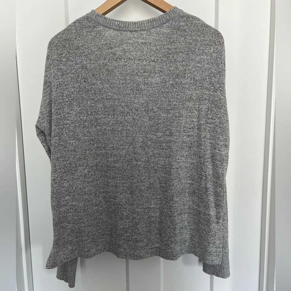Abercrombie & Fitch: Gray Lounge Top: Size M - Picture 4 of 6